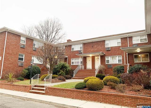 Property at 201 Oakdene Pl Unit D1, Cliffside Park, NJ 07010, 2 beds, 1 bath