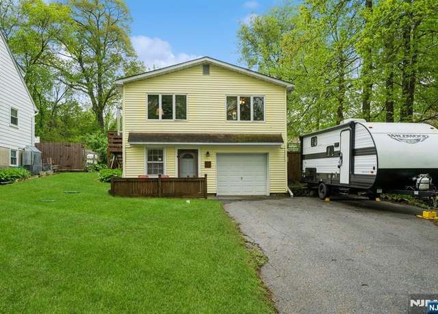 Property at 26 Birch Dr, Vernon, NJ 07462, 3 beds, 1.5 baths