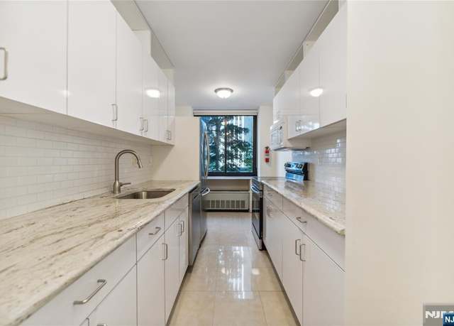 Property at 200 Winston Dr #121, Cliffside Park, NJ 07010, 2 beds, 1.5 baths