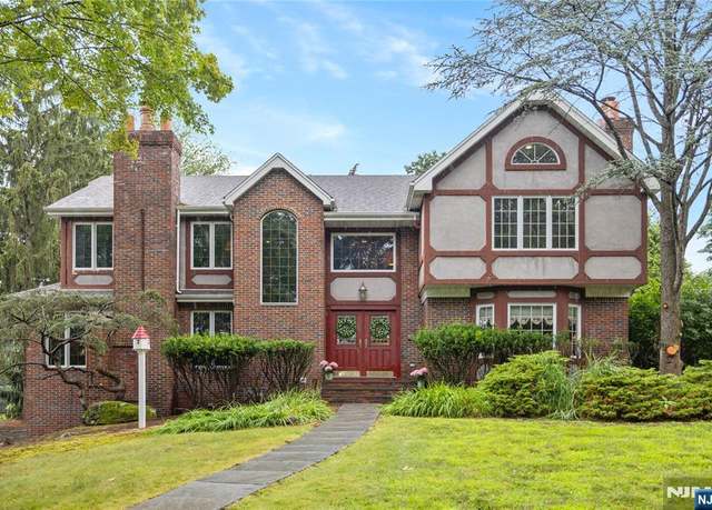 Property at 295 French Hill Rd, Wayne, NJ 07470, 4 beds, 3.5 baths