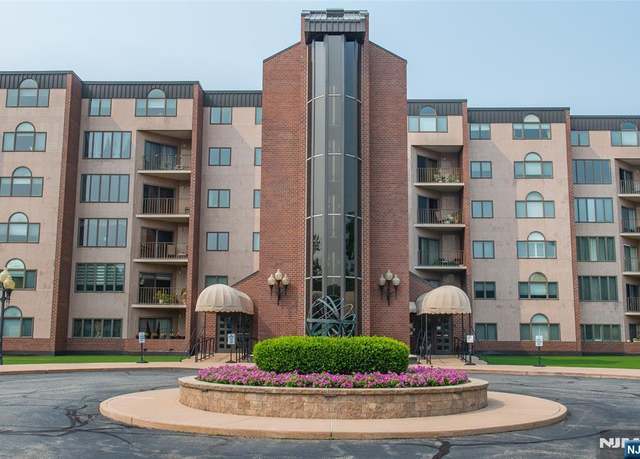 Property at 1360 Hamburg Tpke #708, Wayne, NJ 07470, 3 beds, 2.5 baths