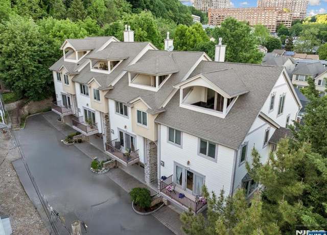 Property at 1464 River Rd #1, Edgewater, NJ 07020, 3 beds, 3.5 baths