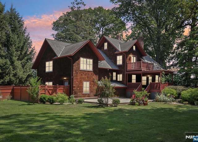 Property at 447 Summit Ave, Oradell, NJ 07649, 3 beds, 2 baths