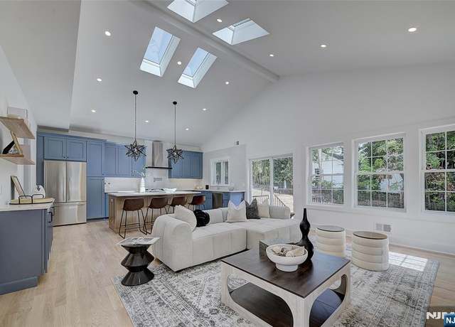 Property at 13 Collinwood Rd, Maplewood, NJ 07040, 6 beds, 4.5 baths