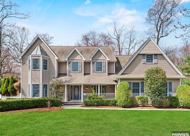 Property at 103 Oak Haven Rd, Franklin Lakes, NJ 07417, 5 beds, 5 baths