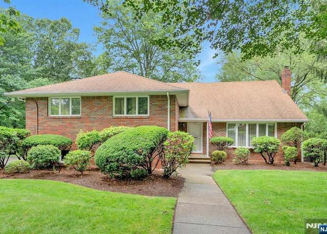 Property at 581 Mazur Ave, Paramus, NJ 07652, 5 beds, 2.5 baths
