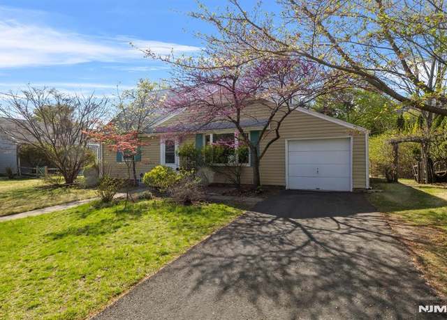 Property at 544 Barnett Pl, Ridgewood, NJ 07450, 4 beds, 2 baths