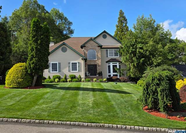 Property at 6 Anna Rose Ct, Bloomingdale, NJ 07403, 4 beds, 3.5 baths
