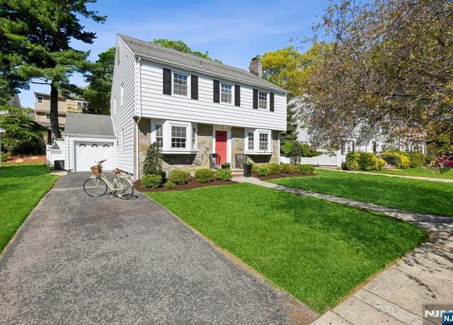 Property at 28 Emerson Ter, Bloomfield, NJ 07003, 5 beds, 2.5 baths