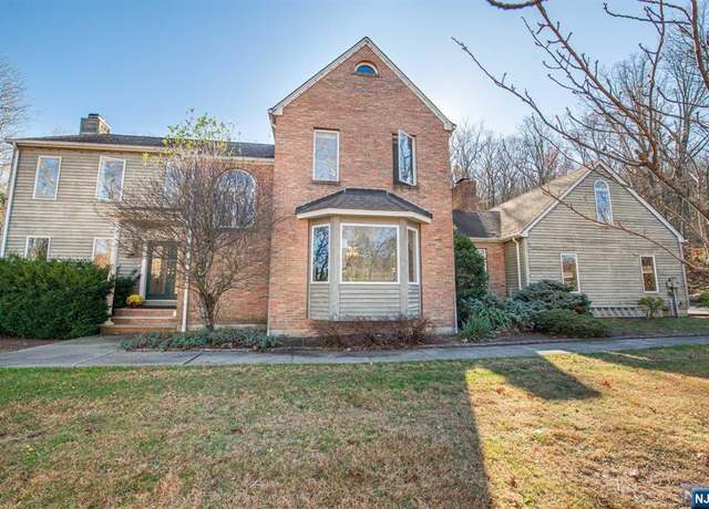 Property at 24 October Hill Rd, Jefferson Township, NJ 07438, 4 beds, 2.5 baths