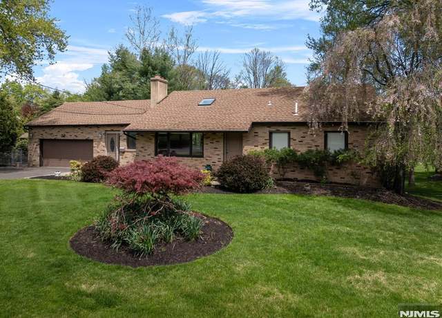 Property at 23 Willow Brook Ct, North Haledon, NJ 07508, 3 beds, 2.5 baths