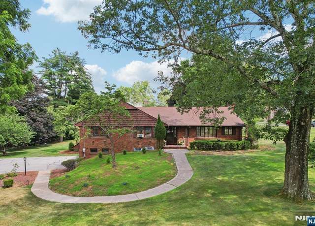 Property at 775 Colonial Rd, Franklin Lakes, NJ 07417, 3 beds, 3 baths