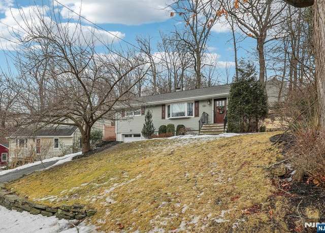 Property at 32 Wenonah Ave, Oakland, NJ 07436, 3 beds, 2 baths
