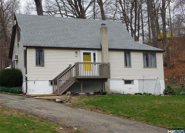 Property at 1 Dogwood Trl, Kinnelon Borough, NJ 07405, 3 beds, 1 bath