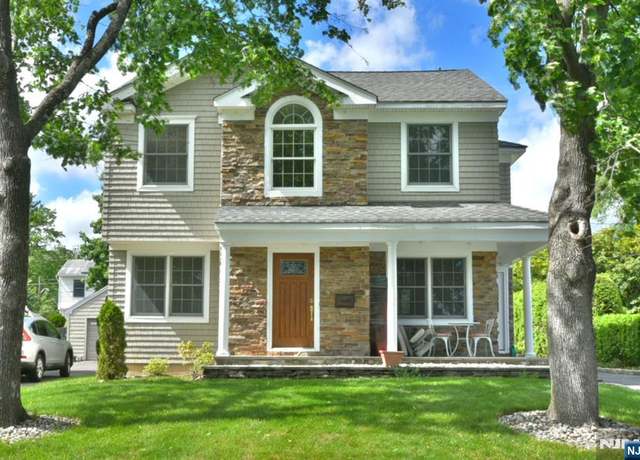 Property at 25 Long Ave, Mahwah, NJ 07430, 4 beds, 2.5 baths