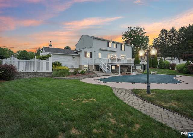 Property at 17 Mayhew Dr, Fairfield, NJ 07004, 4 beds, 2 baths
