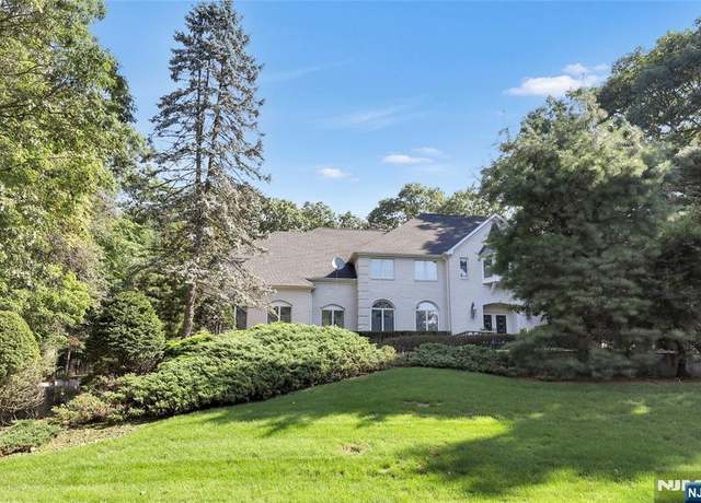 Property at 220 Hidden Pond Path, Franklin Lakes, NJ 07417, 6 beds, 5 baths