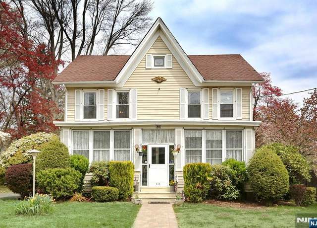 Property at 638 Ridgewood Ave, Oradell, NJ 07649, 4 beds, 1.5 baths