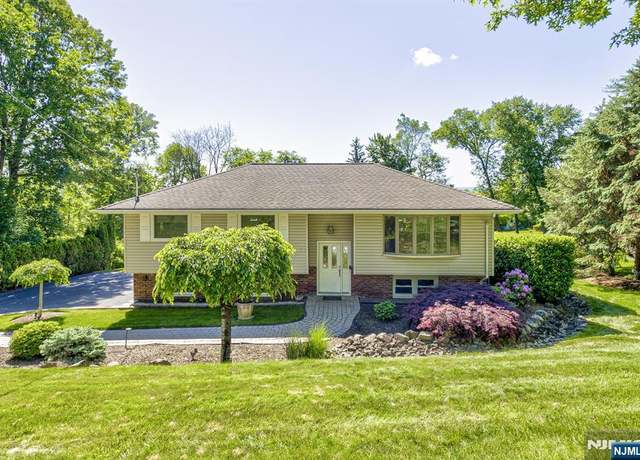 Property at 10 Sunrise Way, Montville Township, NJ 07082, 4 beds, 2 baths