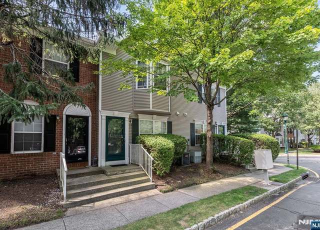 Property at 2120 Gunston Ct, Mahwah, NJ 07430, 2 beds, 2.5 baths
