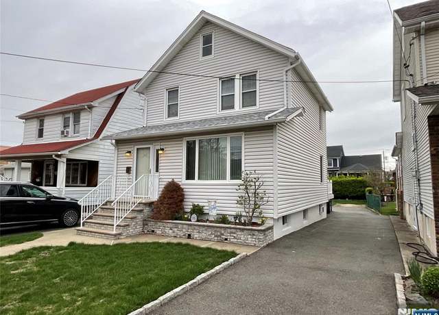 Property at 345 Kingsland Ave, Lyndhurst, NJ 07071, 3 beds, 1.5 baths