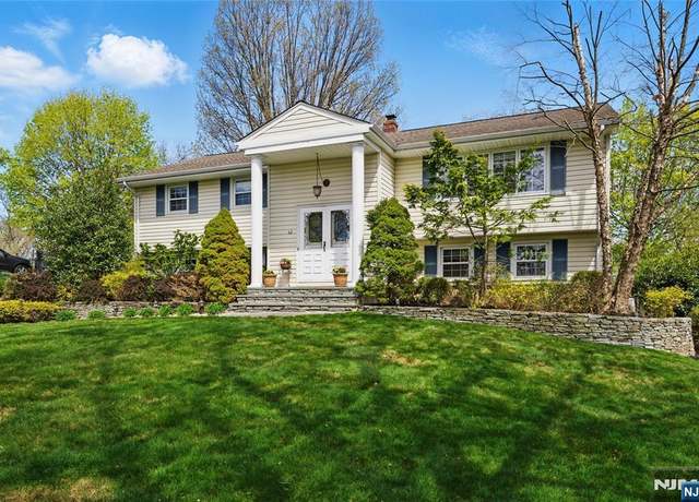 Property at 42 Windsor Dr, Montville Township, NJ 07058, 4 beds, 2.5 baths