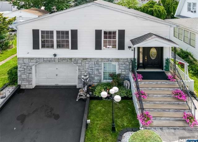 Property at 95 Burlington Ave, Paterson, NJ 07502, 4 beds, 3.5 baths