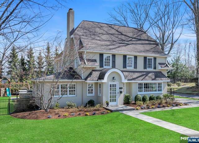 Property at 573 Hillcrest Rd, Ridgewood, NJ 07450, 6 beds, 3.5 baths