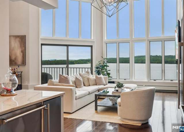 Property at 1360 Hamburg Tpke #702, Wayne, NJ 07470, 3 beds, 2.5 baths