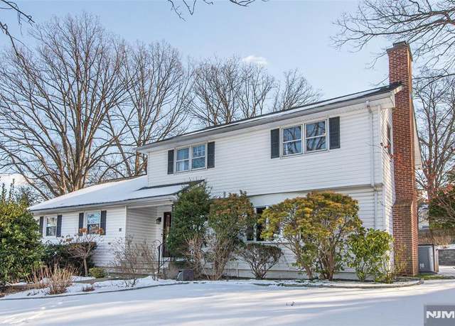 Property at 43 Old Short Hills Rd, West Orange, NJ 07052, 4 beds, 2.5 baths