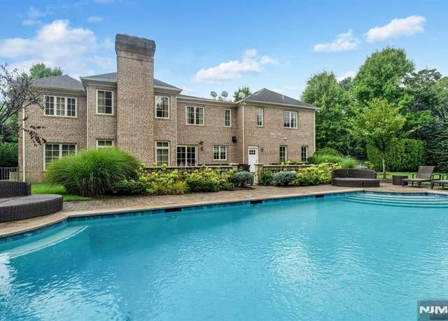 Property at 4 Carol Ct, Demarest, NJ 07627, 6 beds, 6 baths
