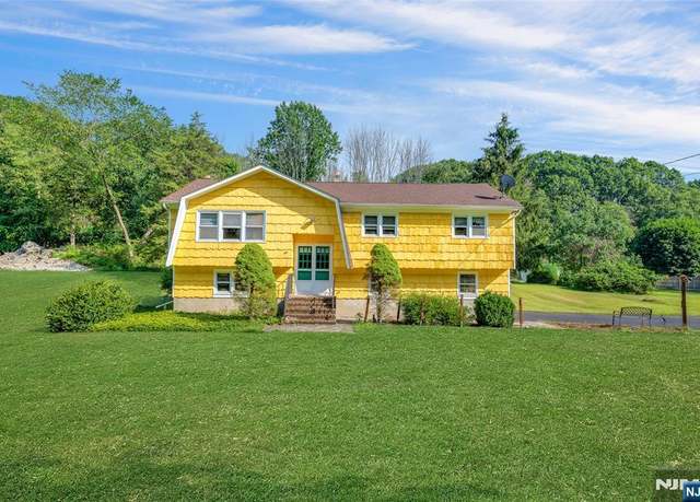 Property at 243 Andover Rd, Sparta, NJ 07871, 4 beds, 2.5 baths