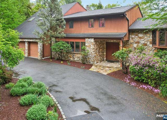 Property at 299 Forest Rd, Mahwah, NJ 07430, 6 beds, 5.5 baths