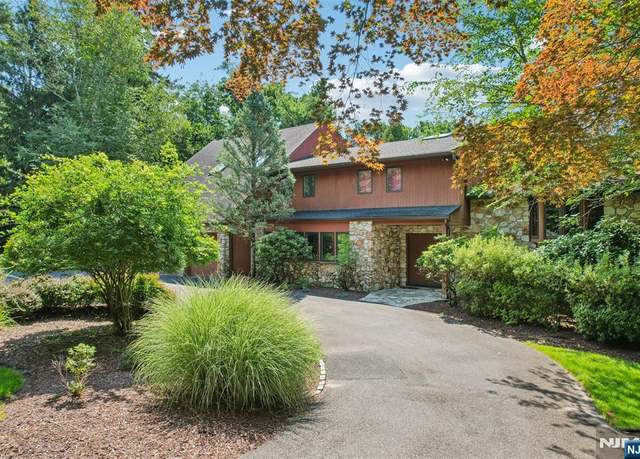 Property at 299 Forest Rd, Mahwah, NJ 07430, 6 beds, 5.5 baths