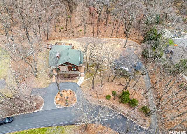 Property at 8 Hillcrest Dr, Denville Township, NJ 07834, 4 beds, 4.5 baths