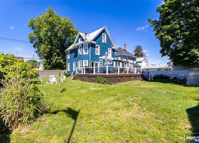 Property at 93 Rosemont Ave, Elmwood Park, NJ 07407, 4 beds, 2.5 baths