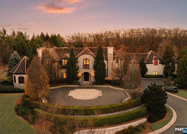 Property at 184 Vaccaro Dr, Cresskill, NJ 07626, 7 beds, 9.5 baths
