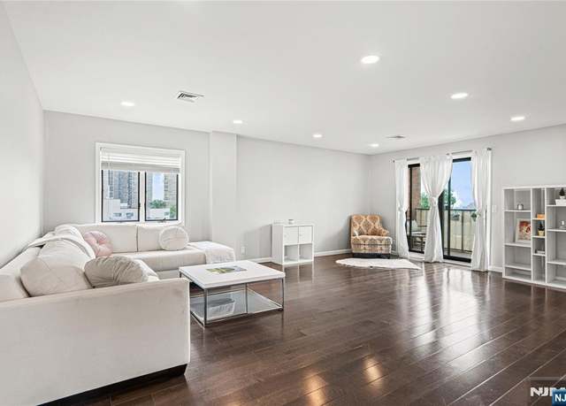 Property at 633 Palisade Ave Unit 6B, Cliffside Park, NJ 07010, 2 beds, 2 baths