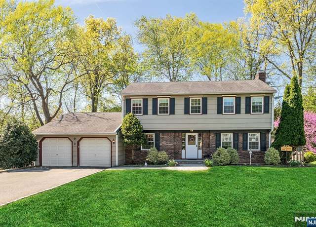 Property at 2 Gregmar Ct, Florham Park Borough, NJ 07932, 4 beds, 2.5 baths