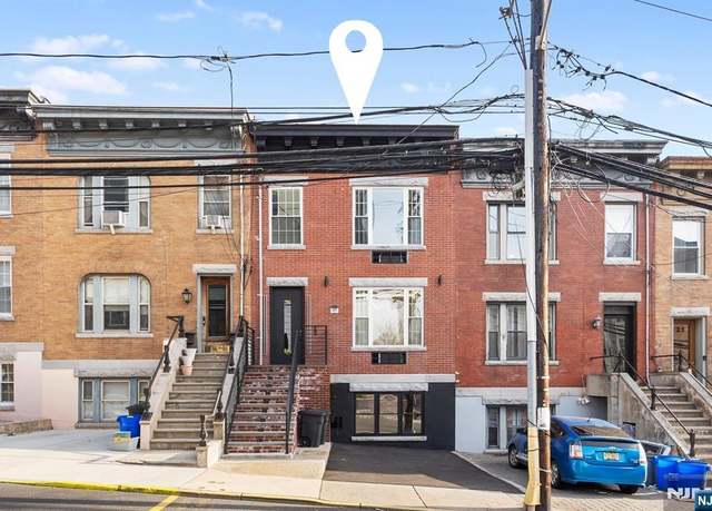 Property at 25 Russell Ave, Edgewater, NJ 07020, 8 beds, 3 baths