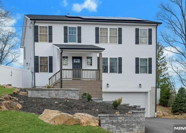 Property at 3 Broadway, Hopatcong, NJ 07843, 5 beds, 2.5 baths