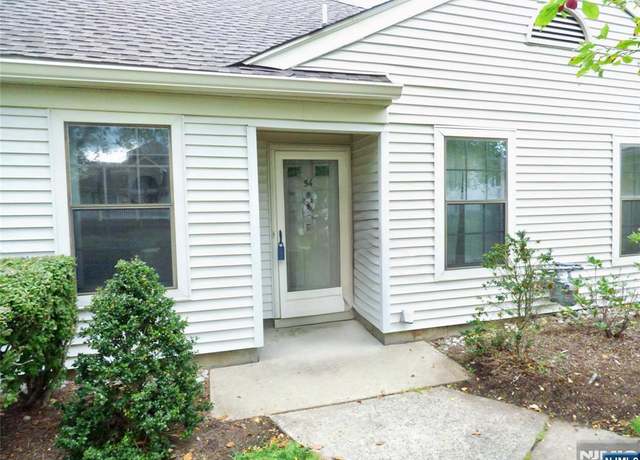 Property at 54 Fromm Ct, Mahwah, NJ 07430, 2 beds, 1 bath