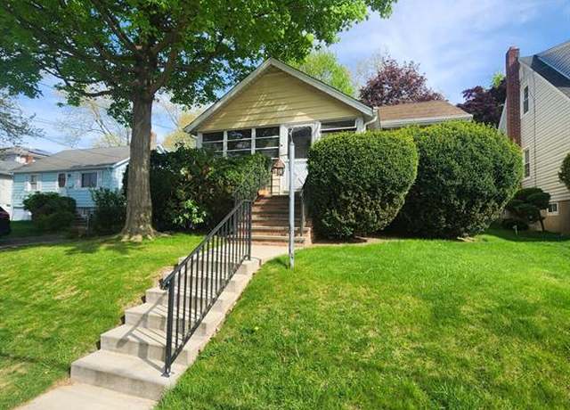 Property at 8 Parkway, Caldwell, NJ 07006, 3 beds, 1.5 baths