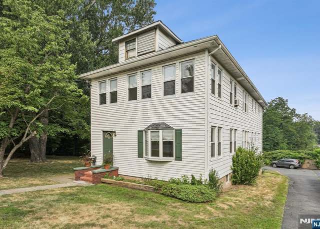 Property at 26 S Farview Ave, Paramus, NJ 07652, 5 beds, 2 baths