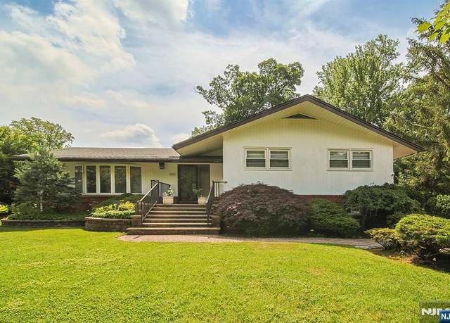 Property at 315 Castle Dr, Englewood Cliffs, NJ 07632, 4 beds, 3 baths