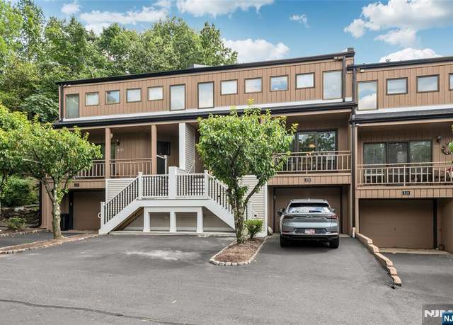 Property at 420 Stephanie Dr, Caldwell, NJ 07006, 3 beds, 2.5 baths