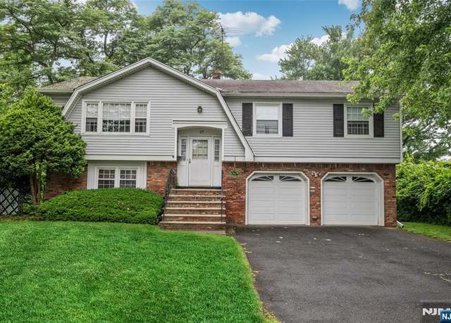 Property at 17 Parkway, Little Falls, NJ 07424, 4 beds, 1.5 baths