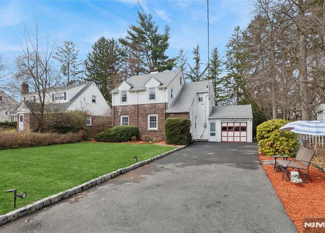 Property at 1372 River Rd, Teaneck, NJ 07666, 3 beds, 3.5 baths