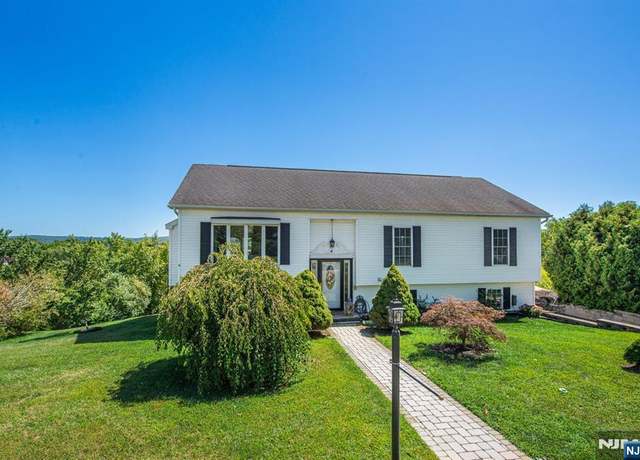 Property at 4 Lakeview Ter, Sussex, NJ 07461, 3 beds, 3 baths