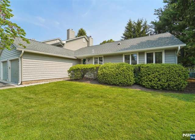 Property at 28 Parsons Ct, Mahwah, NJ 07430, 3 beds, 2 baths